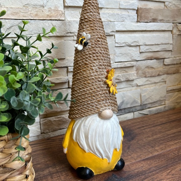 🆕 BeeHive 🐝 12" H Gnome Resin Decor! - Picture 3 of 10